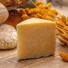 Cargar la imagen en el visor de la galería, Queso Manchego D.O.P Curado Artesano