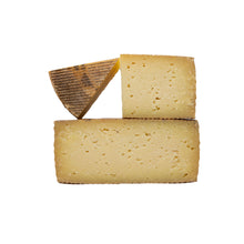 Cargar la imagen en el visor de la galería, Queso Manchego D.O.P Curado Artesano