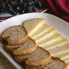 Cargar la imagen en el visor de la galería, Queso Manchego D.O.P Curado Artesano