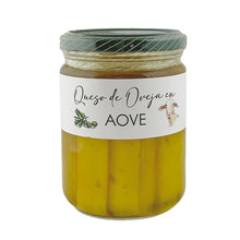 Cargar la imagen en el visor de la galería, Queso de Oveja en Aceite de Oliva Virgen Extra