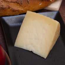 Cargar la imagen en el visor de la galería, Queso de Oveja Flor de Cardo