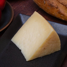 Cargar la imagen en el visor de la galería, Queso de Oveja Flor de Cardo