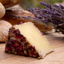 Cargar la imagen en el visor de la galería, Queso de Oveja Manteca Floral