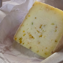 Cargar la imagen en el visor de la galería, Queso de Oveja Pistacho