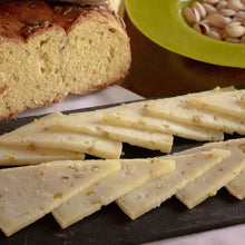 Cargar la imagen en el visor de la galería, Queso de Oveja Pistacho