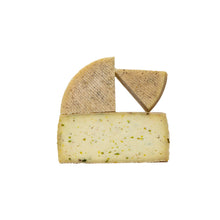 Cargar la imagen en el visor de la galería, Queso de Oveja Pistacho