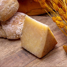 Cargar la imagen en el visor de la galería, Queso Manchego D.O.P Semicurado Artesano
