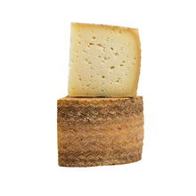 Cargar la imagen en el visor de la galería, Queso Manchego D.O.P Semicurado Artesano