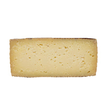Cargar la imagen en el visor de la galería, Queso Manchego D.O.P Semicurado Artesano